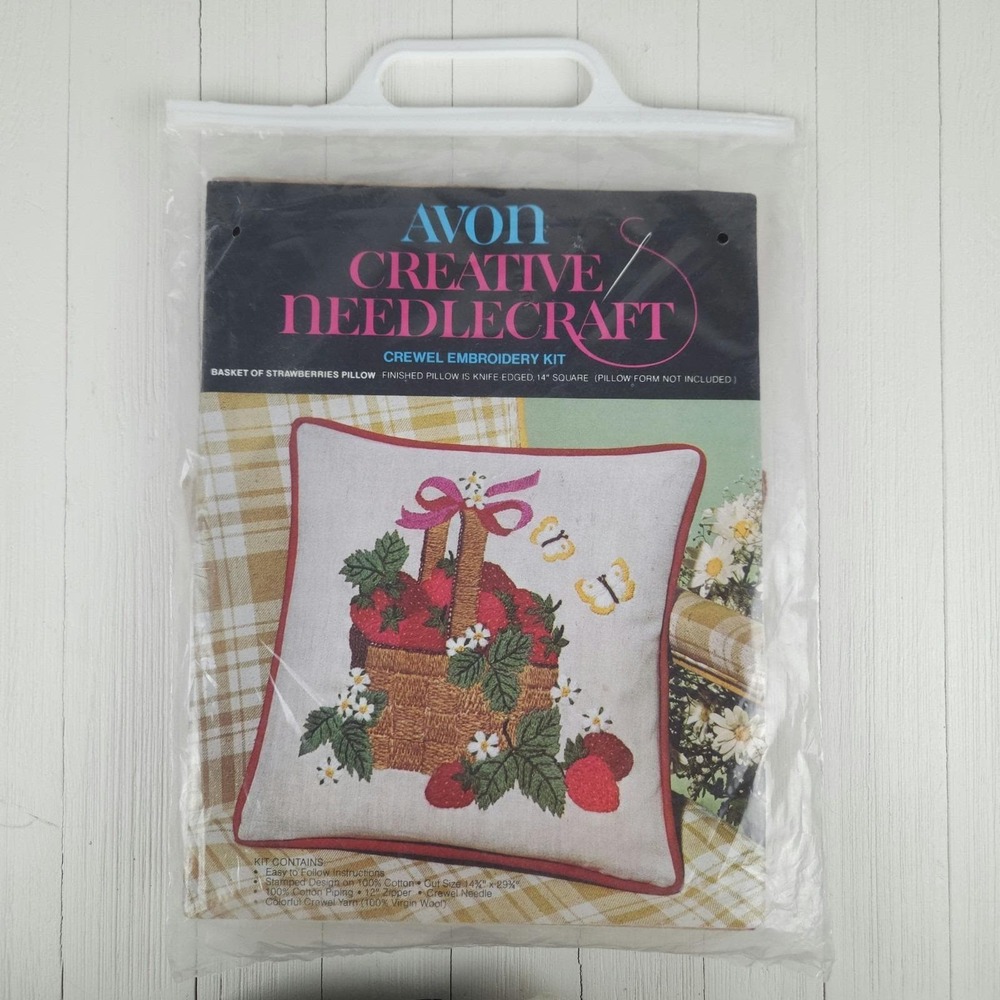 Vtg Avon Basket of Strawberries Crewel Embroidery Pillow Kit 14" Retro Country